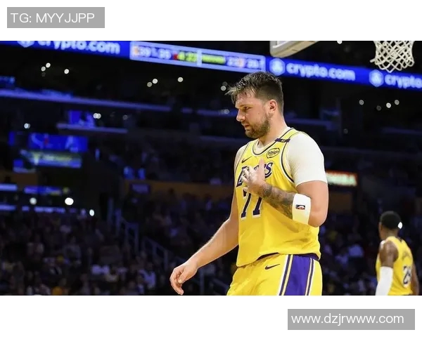 湖人主帅拉泽尔称詹姆斯身体恢复良好，预计很快将重返球场！