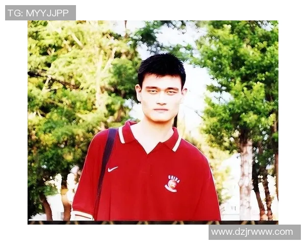 詹姆斯与姚明携手共度篮球时光展现友谊与合作的力量